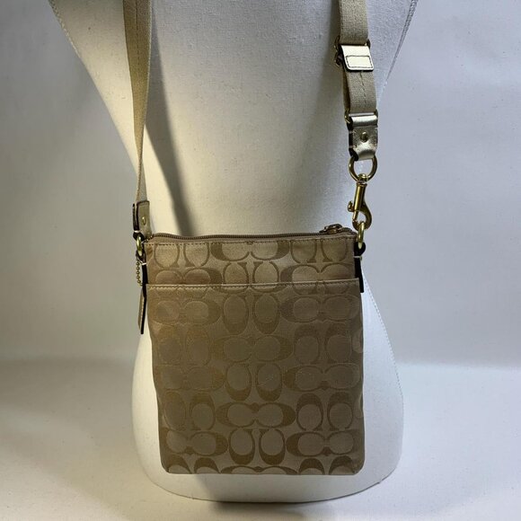 Playful and chic **Coach Poppy - Picture 4 of 5